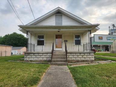Main picture of 224 E Broadway St