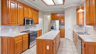 Main picture of 10741 Hillmont Ave