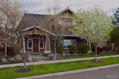 Main picture of 637 NW Compass Ln