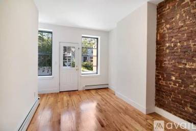 Main picture of 352 Bradford St