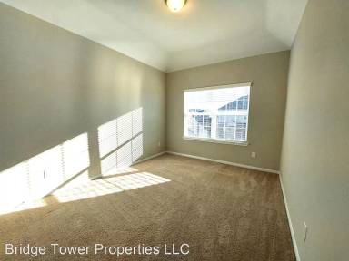 Main picture of 7479 Woo St