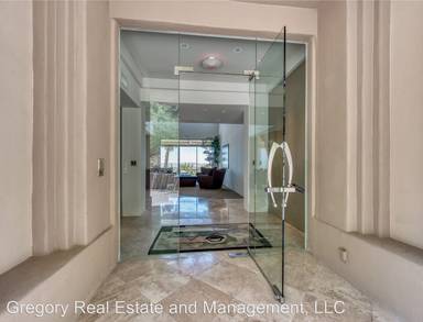 Main picture of 2040 E Vista Ave