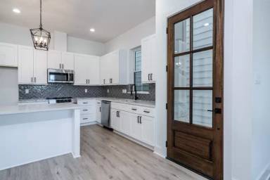 Main picture of 6426 Highland Pine Ln