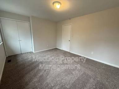 Main picture of 4 Manchester Ct