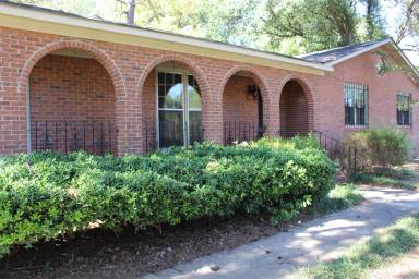 Main picture of 619 Springfield Dr
