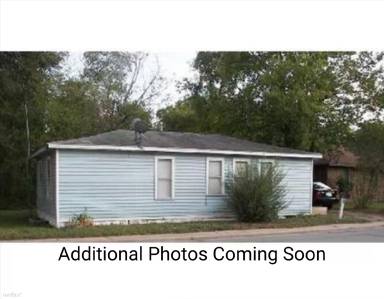 Main picture of 1217 E Martin Luther King Jr St