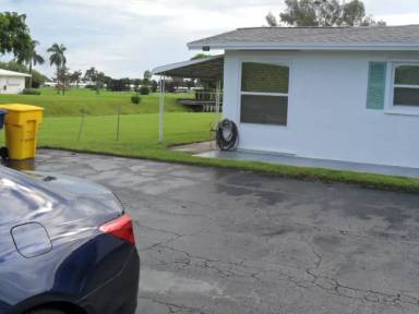 Main picture of 400 SW Golfview Ter