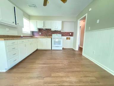 Main picture of 1590 Custer Dr