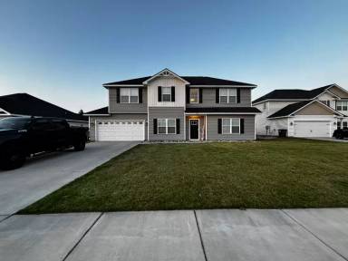 Main picture of 427 McClelland Loop NE