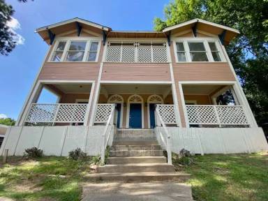 Main picture of 310 1/2 Kings Hwy