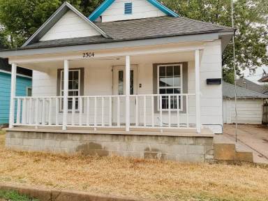 Main picture of 2304 N Fairview Ave