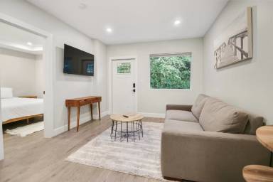 Main picture of 898 SE 2nd Pl