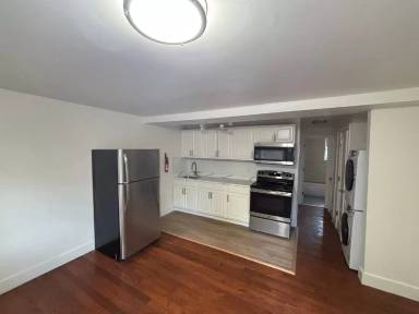 Main picture of 140 71st St