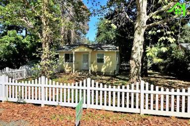 Main picture of 5401 Rosswood Ln