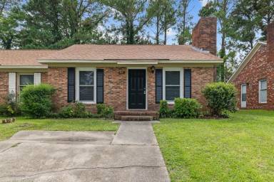 Main picture of 111 Windsor Ct