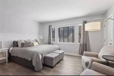 Main picture of 4532 Broadway