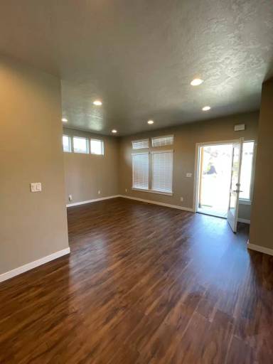 Main picture of 2984 NE Roxy Pl
