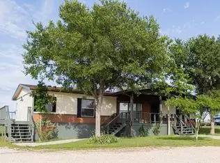 Main picture of 122 Roots Rd