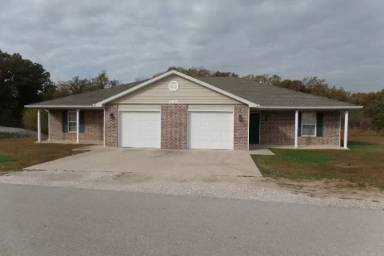 Main picture of 21020 Harbor Ln
