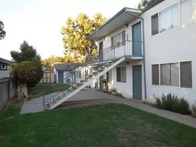 Main picture of 332 W 20th St
