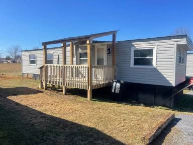 Main picture of 2081 Devault Bridge Rd
