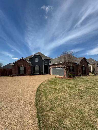 Main picture of 410 Half Moon Ln