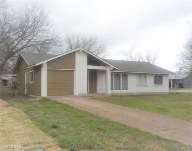 Main picture of 1500 Luray Dr