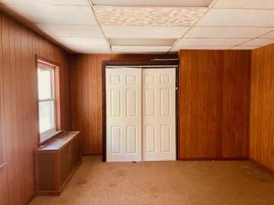 Main picture of 904 Island Ave