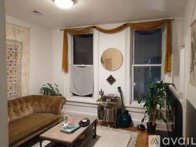 Main picture of 1125 W 17th St