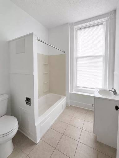 Main picture of 1338 College St