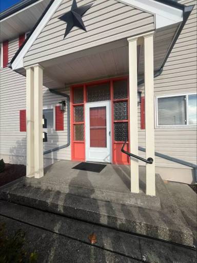 Main picture of 40 SE 3rd St