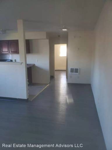 Main picture of 400 S 5th St