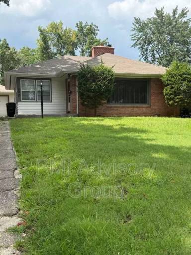 Main picture of 200 SW Country Club Dr