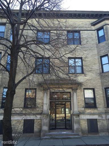 Main picture of 923 W Waveland Ave