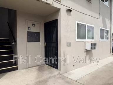 Main picture of 107 E Grove St