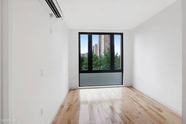 Main picture of 61 W 104th St