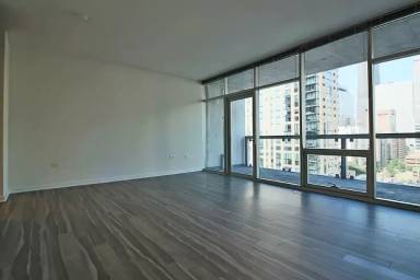 Main picture of 136 W Chicago Ave