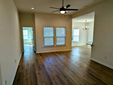 Main picture of 102 Tatum Ln