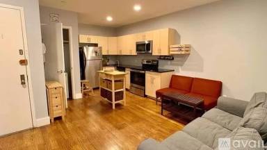 Main picture of 405 Broadway