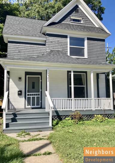 Main picture of 821 College Ave NE