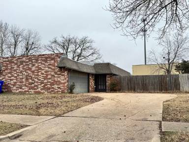 Main picture of 201 N Creekdale Dr