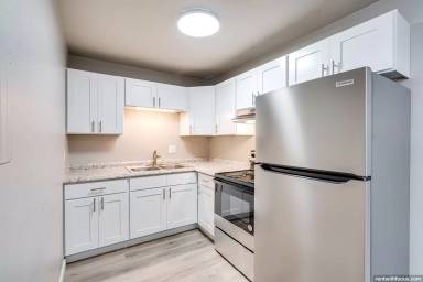 Main picture of 1459 Elm St