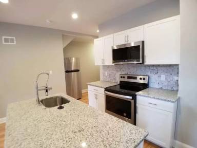 Main picture of 703 S 52nd St