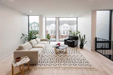 Main picture of 1348 Bagley St