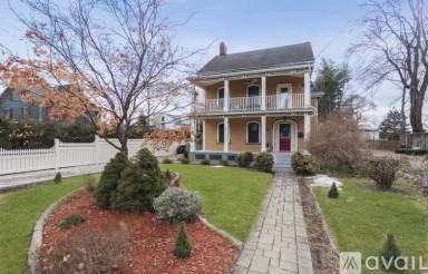 Main picture of 1 Andrews Pl