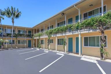 Main picture of 2750 Grand Ave