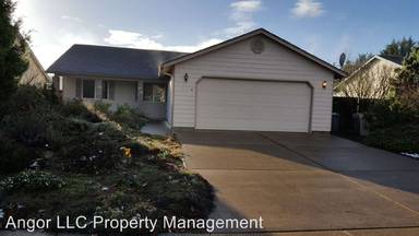 Main picture of 703 SE Azalea Ave