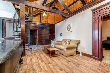 Main picture of 310 E Maple Ave