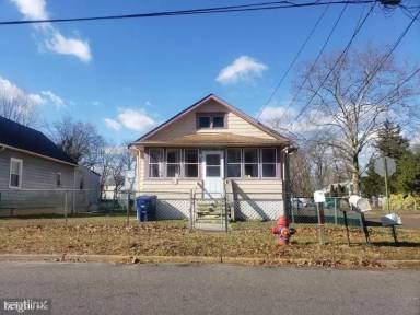 Main picture of 7 Central Ave