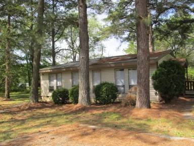 Main picture of 527 Manns Chapel Rd